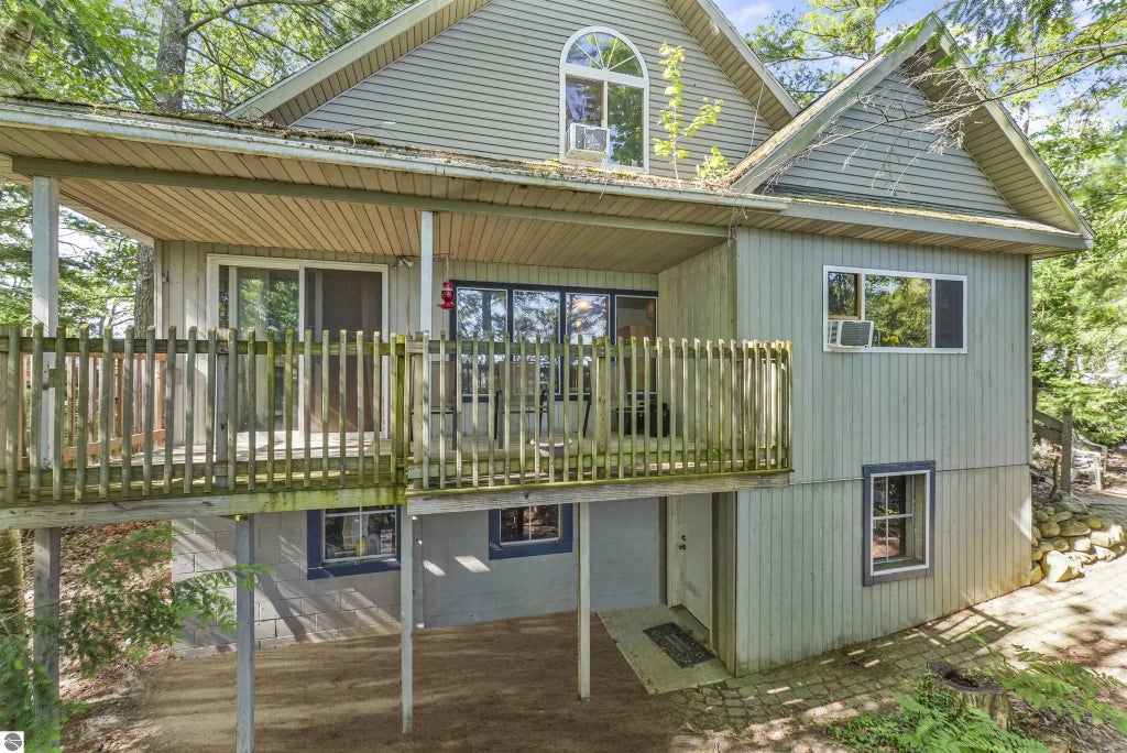 4411 Lakeview Trail, Traverse City