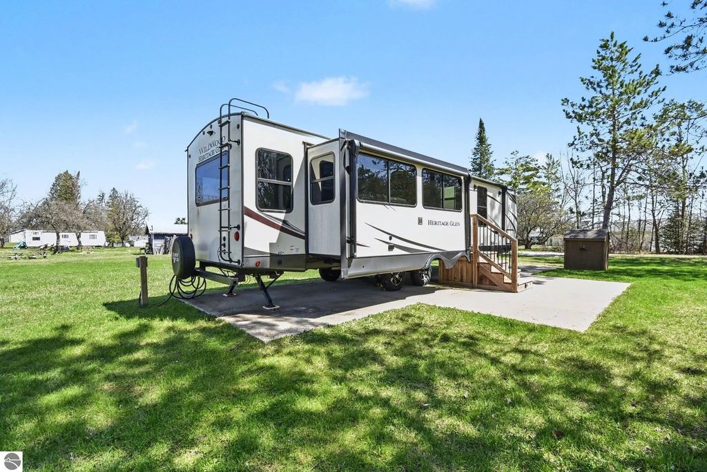 2303 Orchard Lane, Hale