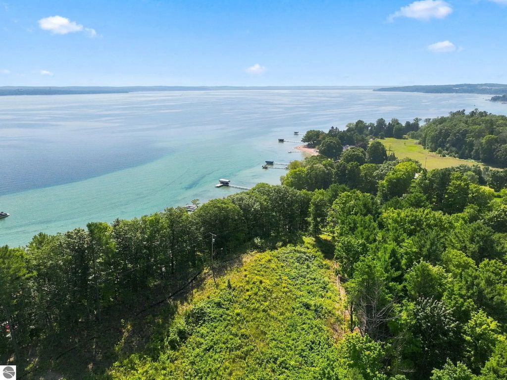Bluff Road, Traverse City