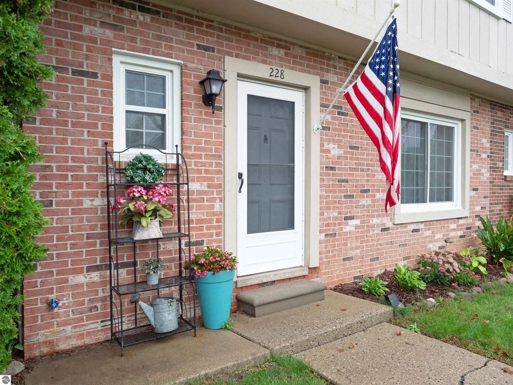 228 Riverbend Drive, Milan