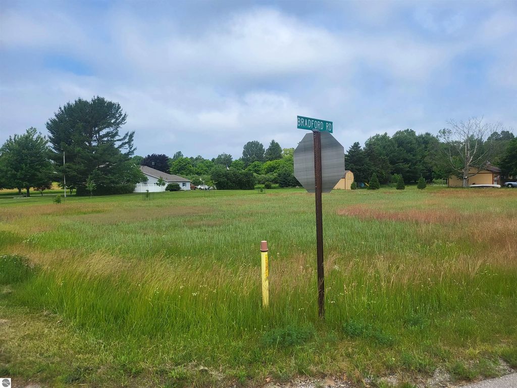 Bradford Road, Manistee