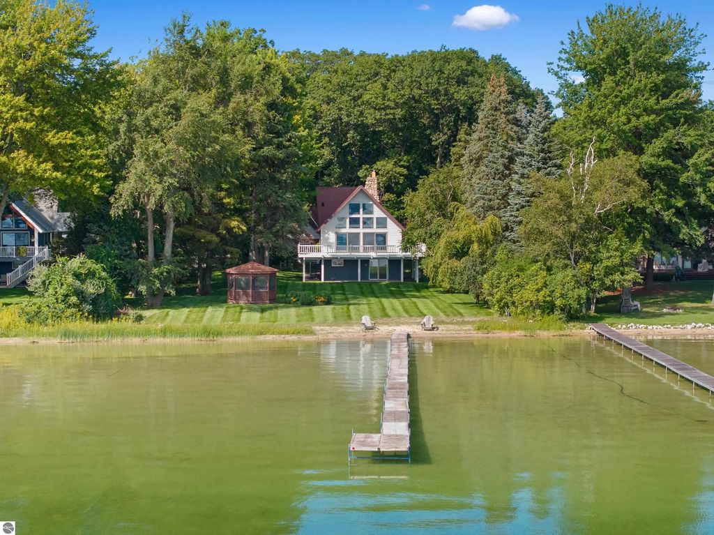 6529 Edgewater Drive, Honor