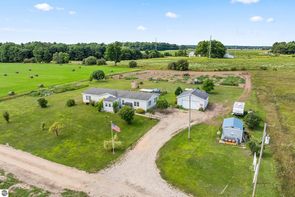 4433 Hamlin Road, Grawn