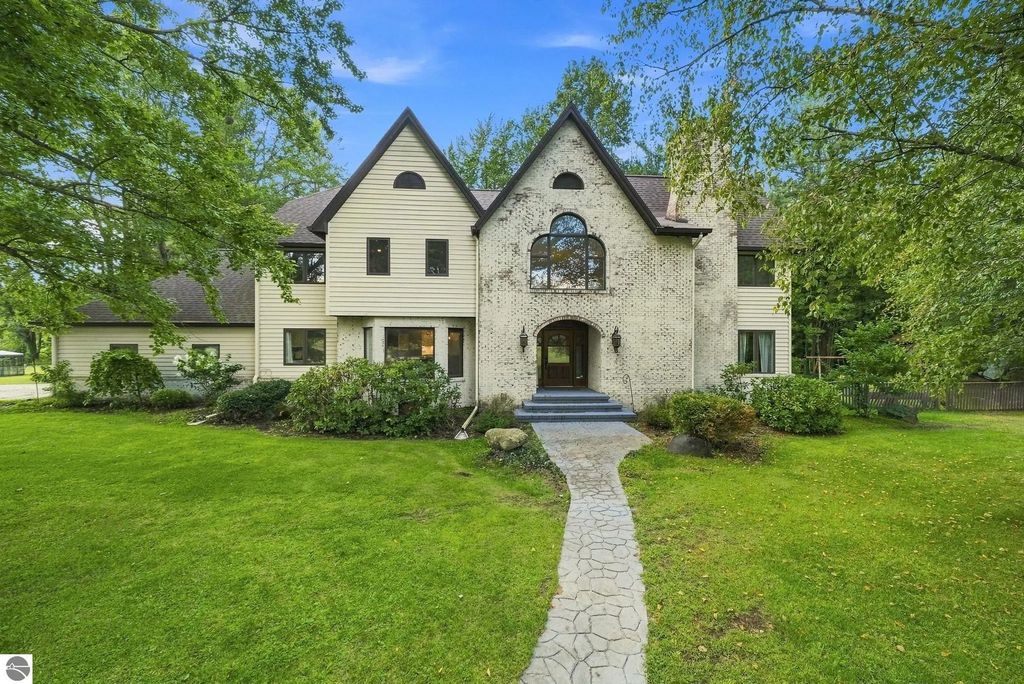 8550 S 35 Road, Cadillac