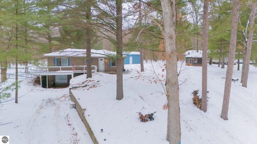 7467 E Higgins Lake Drive, Roscommon