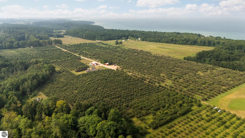 3089 Swaney Road, Traverse City