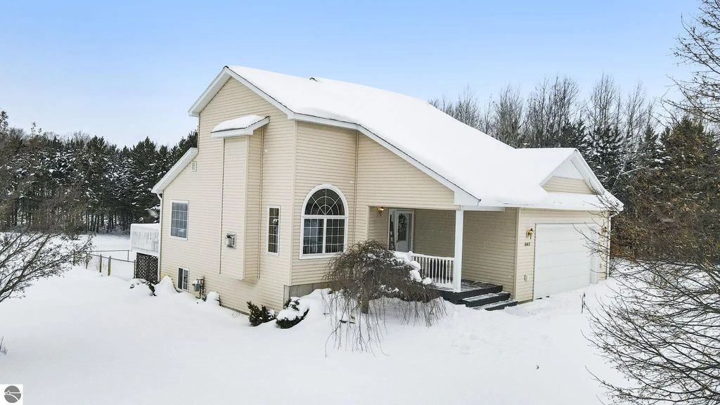 3143 Tamara Circle, Grawn