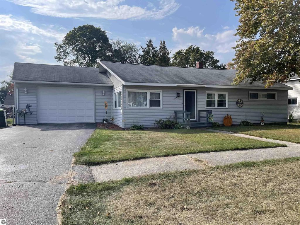 213 Alice Street, East Tawas