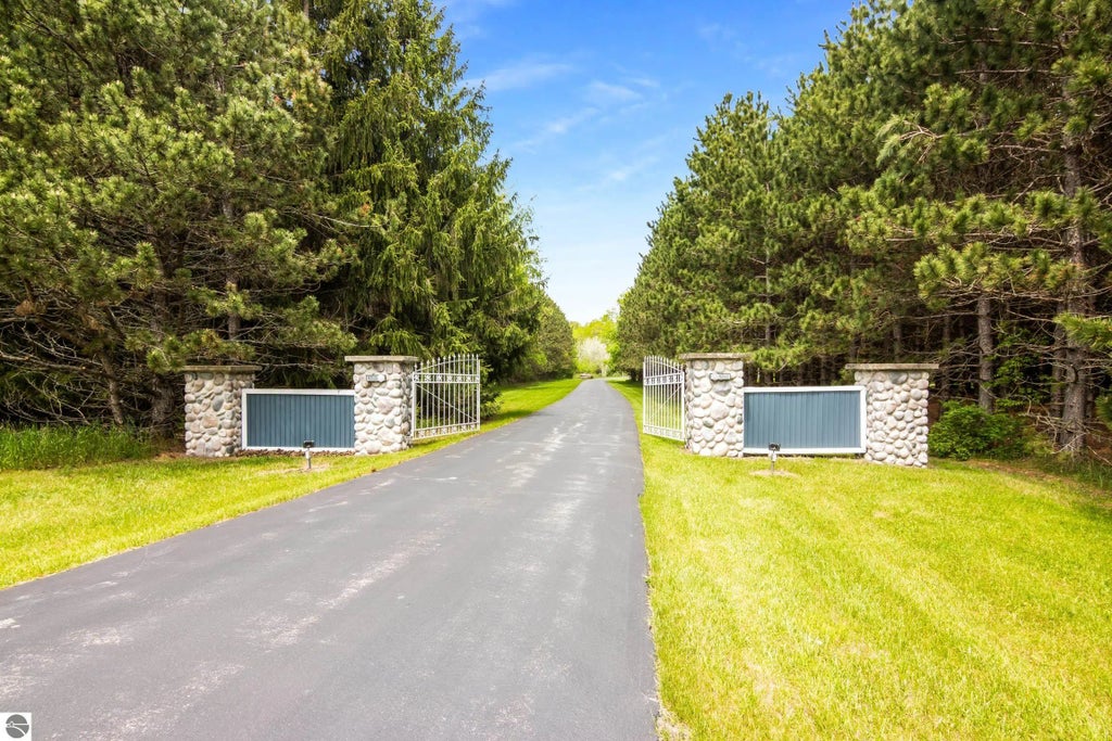 8401 S Sullivan Road, Cedar