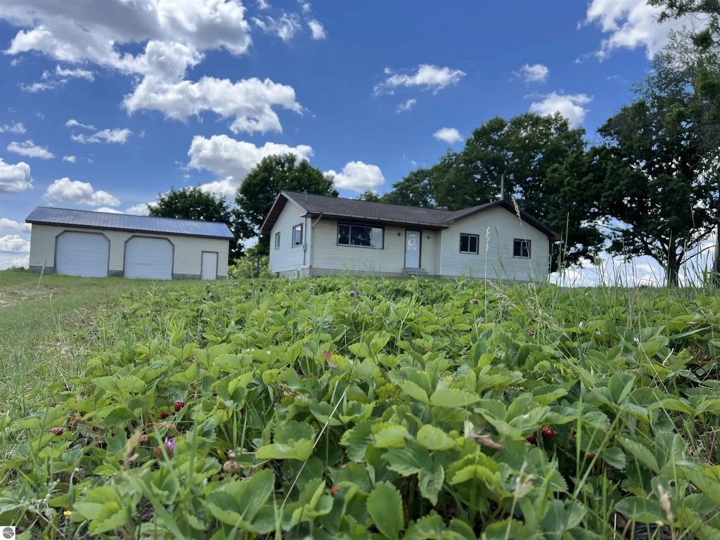 11499 W Fremont Road, Blanchard
