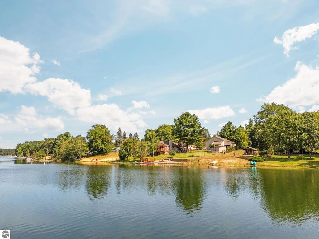 392 Gitchegumee Drive, Buckley