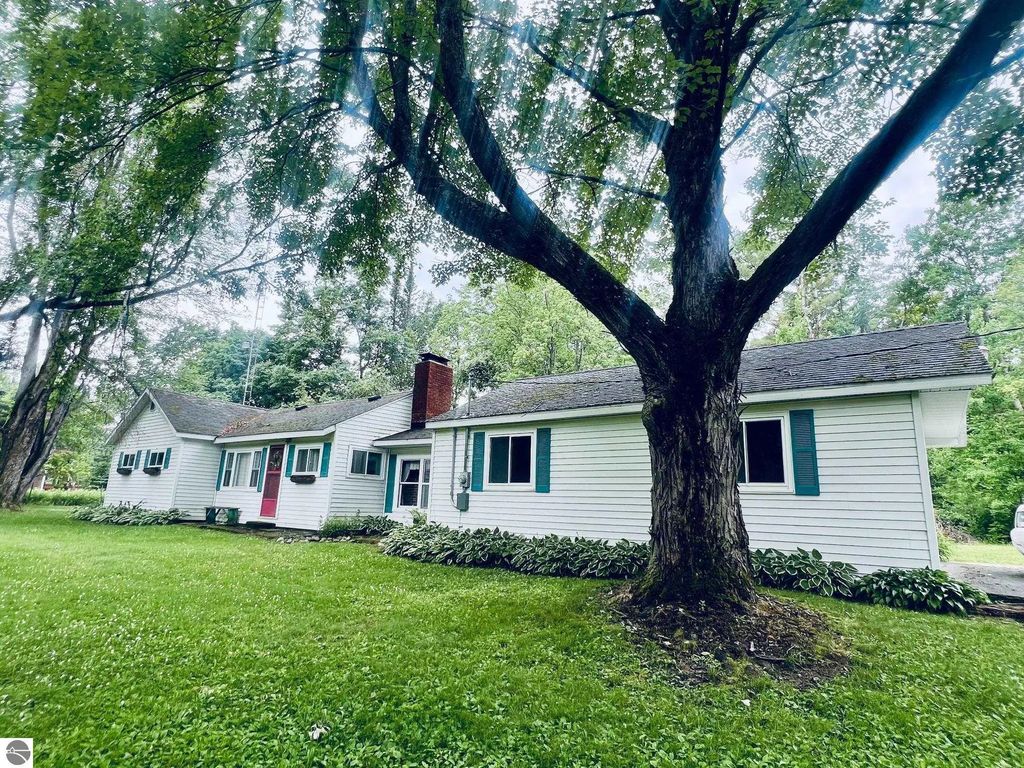 3208 S Healey Road, Glennie
