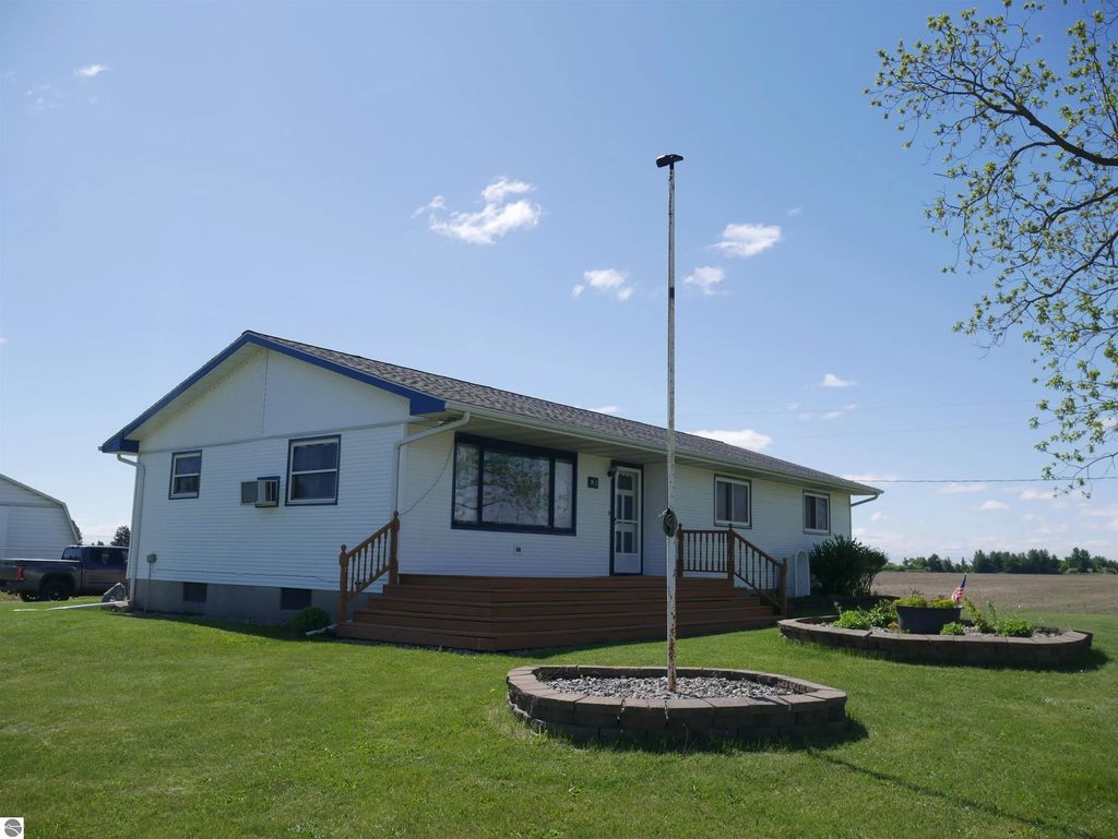 1992 N 7 Mile Road, Pinconning