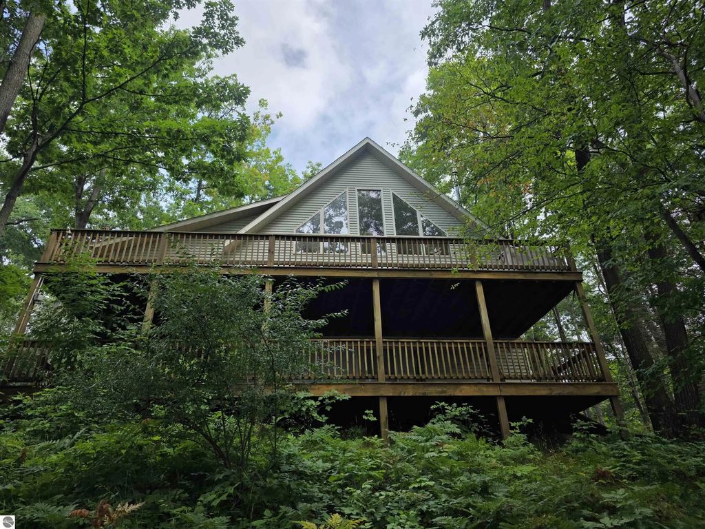 4500 Woodridge Drive, Hale
