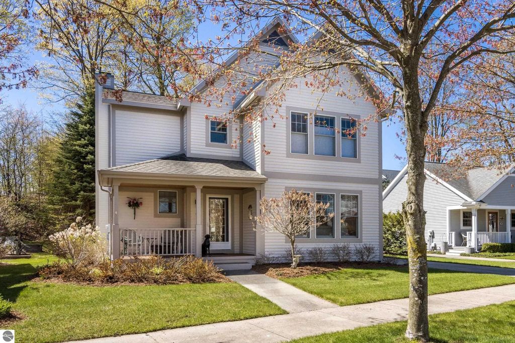 707 Lake Park Drive, Boyne City