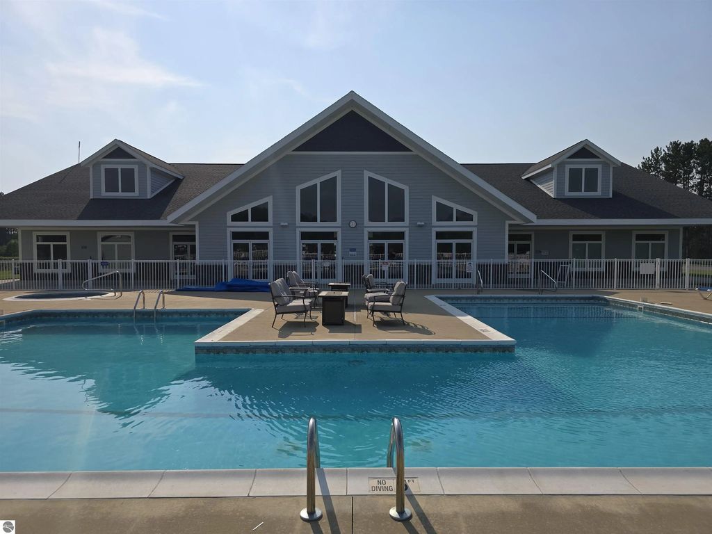 Unit 83 Green Acres Drive, South Boardman