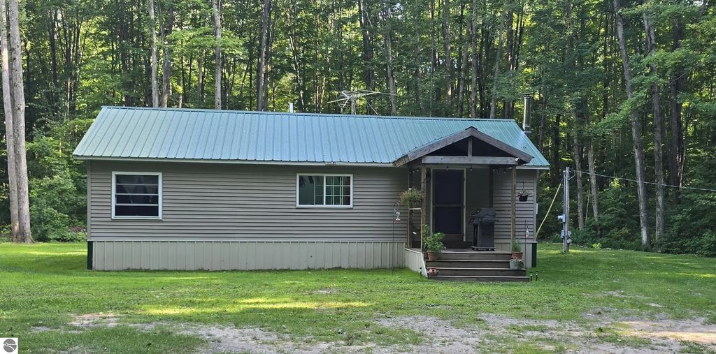 212 3rd Avenue, Alden