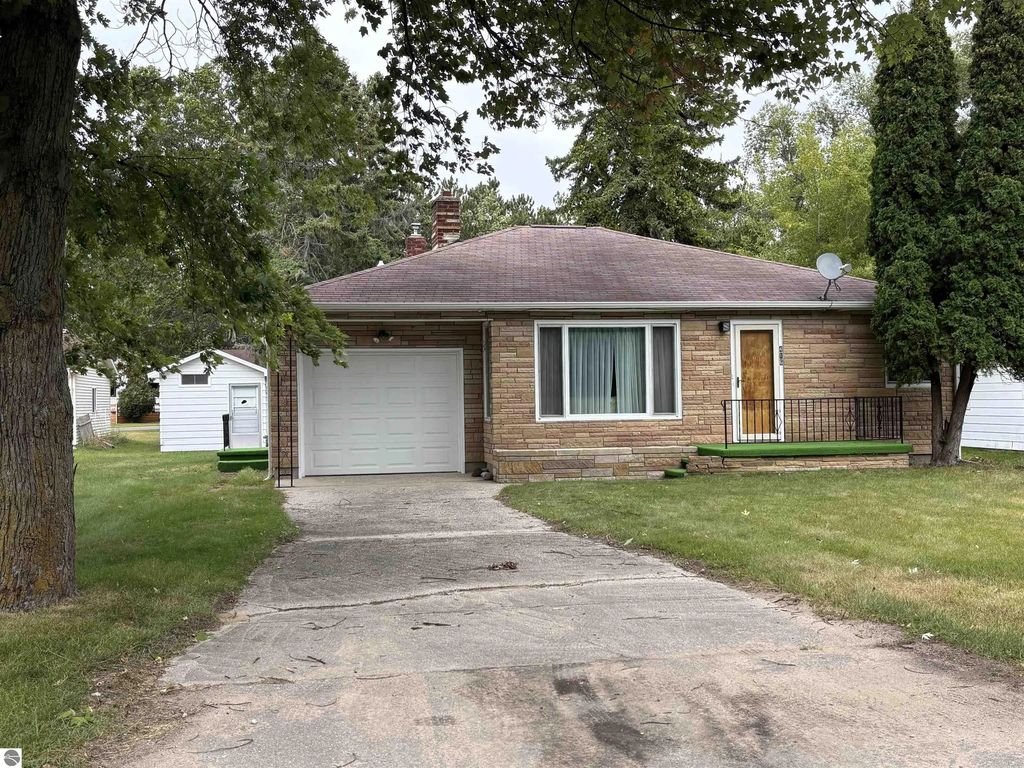 416 Bridge Street, East Tawas