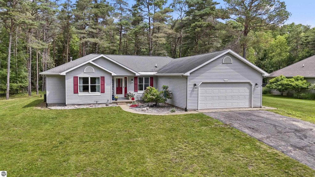 8150 Carriage Lane, Canadian Lakes