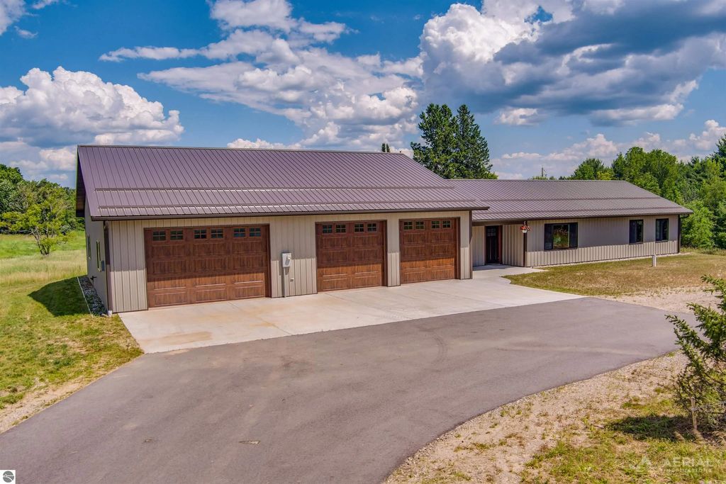 4646 Lehman Road, West Branch