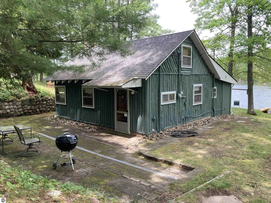 288 Dyer Road, Rose City