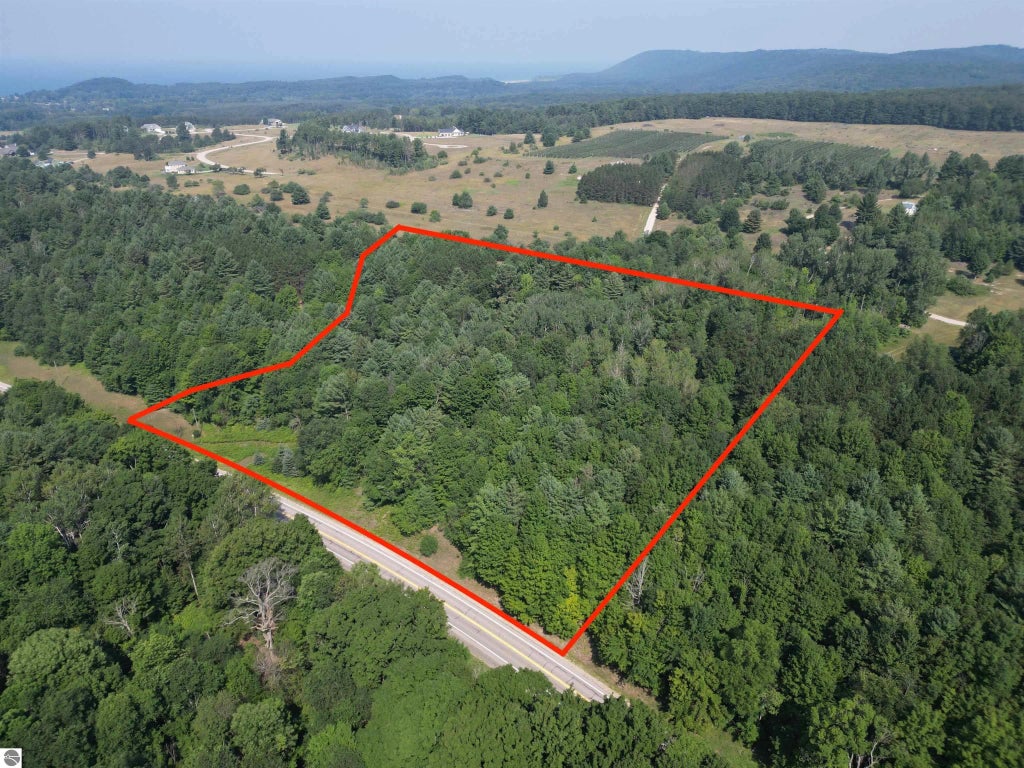 W Empire Highway, Empire