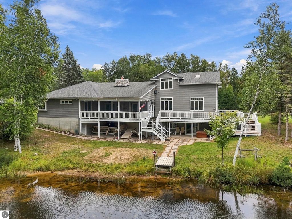 145 Waldenwood Circle, Prudenville