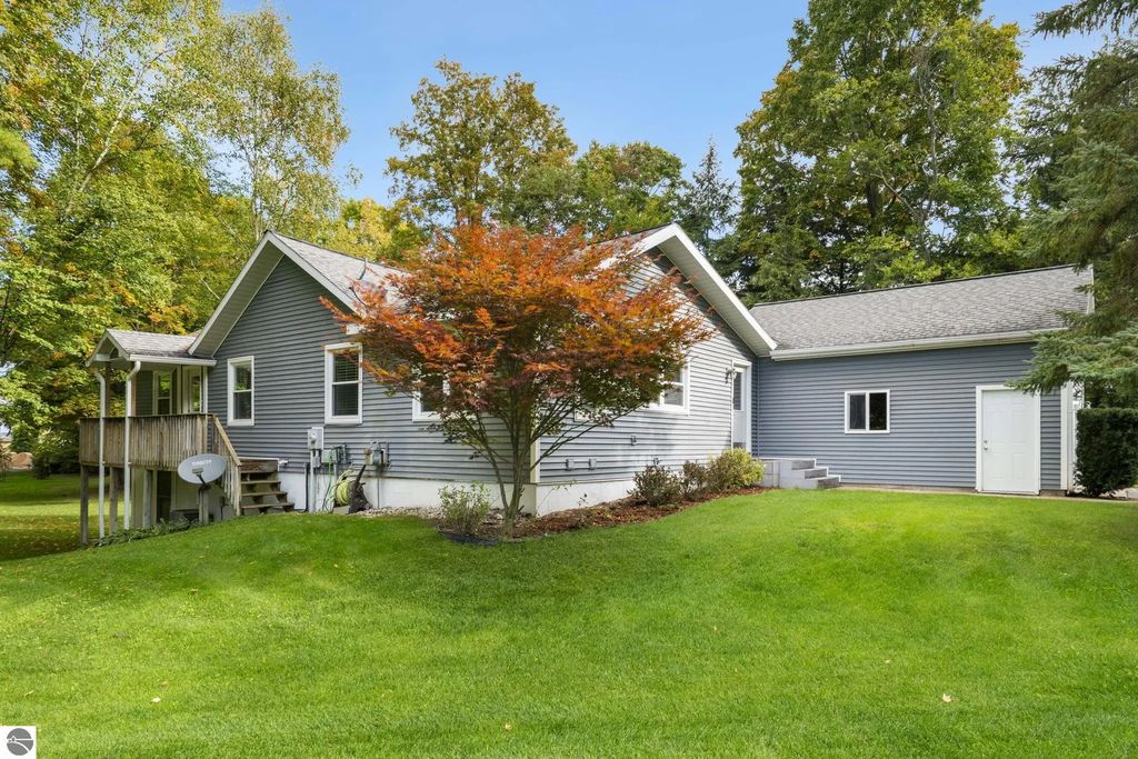 711 Brakel Point Drive, Traverse City