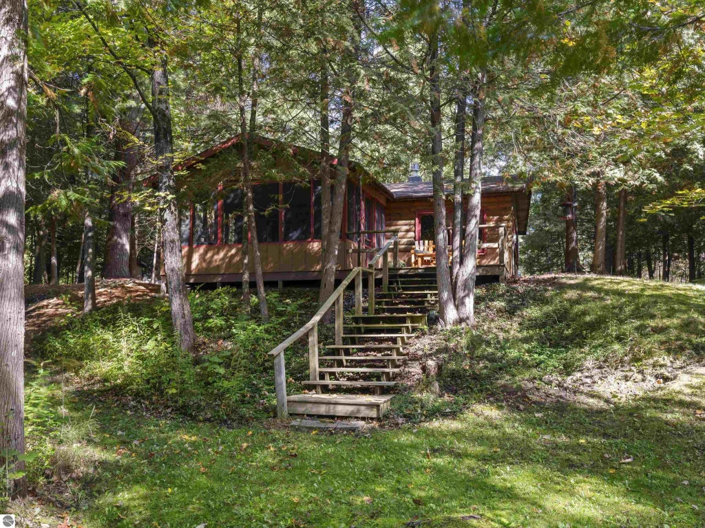 15111 Holly Drive, Thompsonville