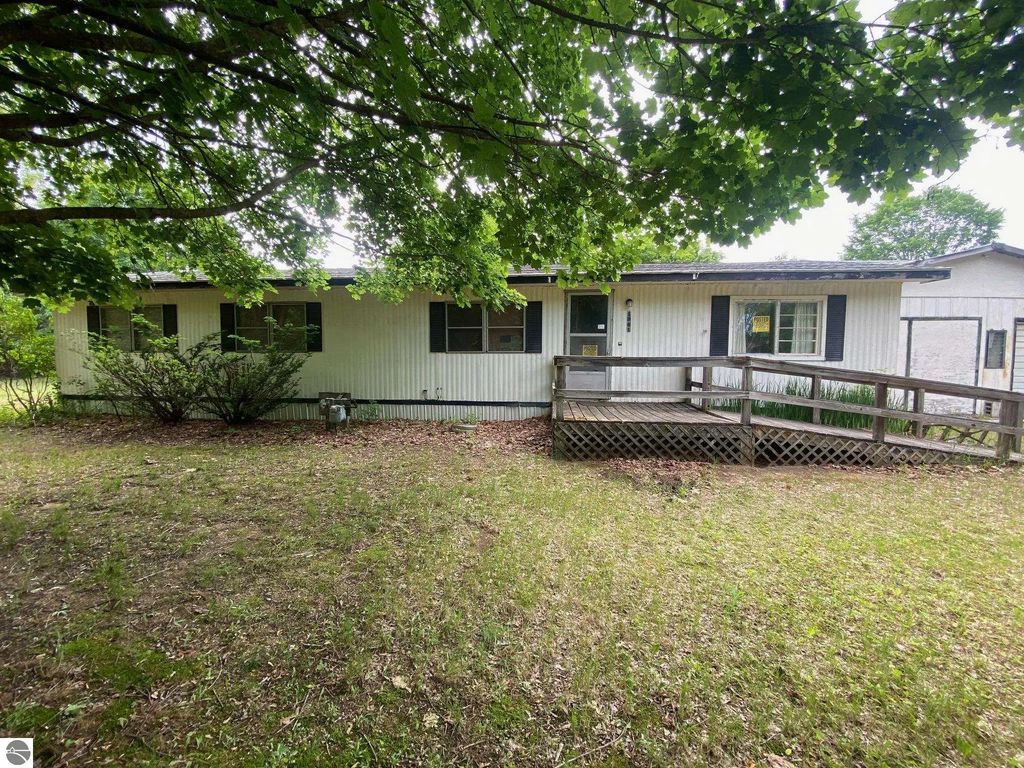 1961 Country Lane, Weidman