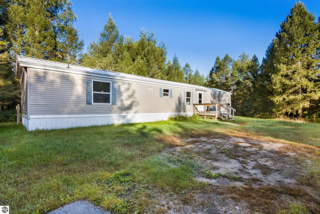 8142 Sadie Lane, Mesick