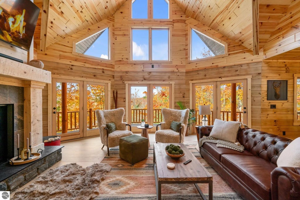 6755 Pleasantview Road, Harbor Springs