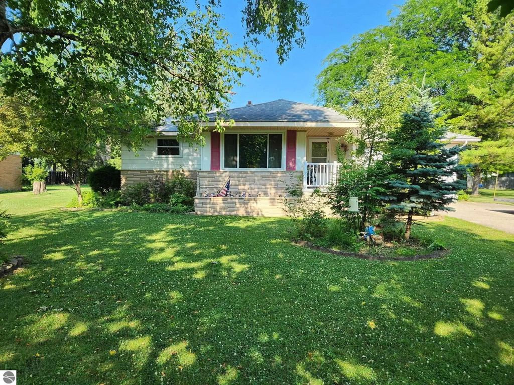 212 S Grove, Standish