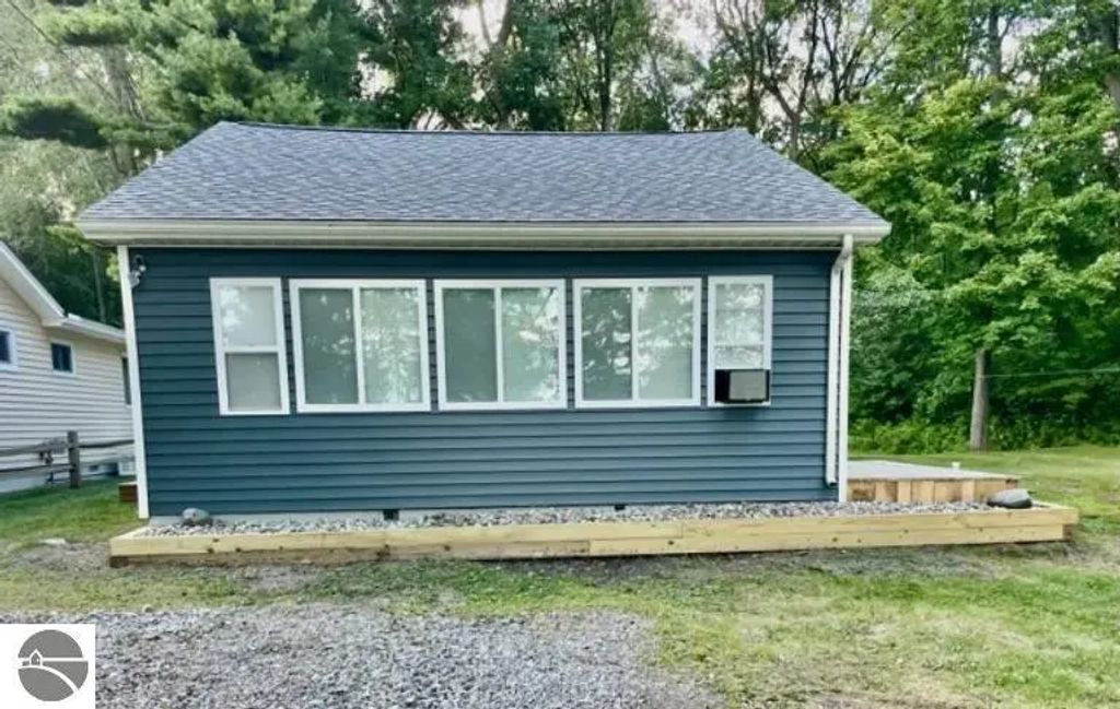 399 N Huron, Au Gres