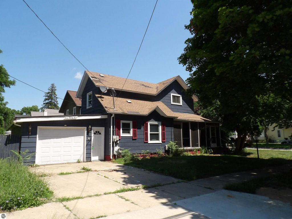 325 Walnut, Alma