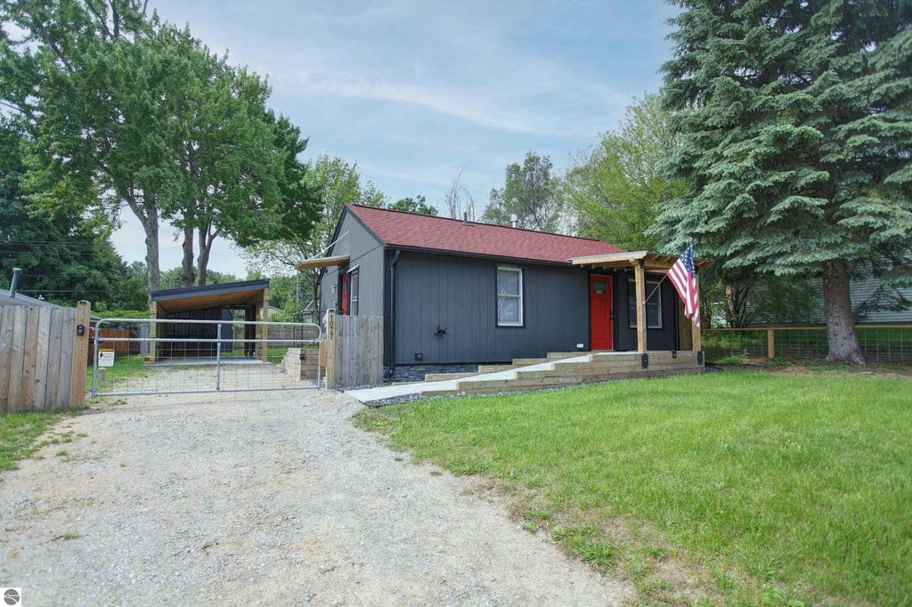 1077 Oak Terrace, Traverse City