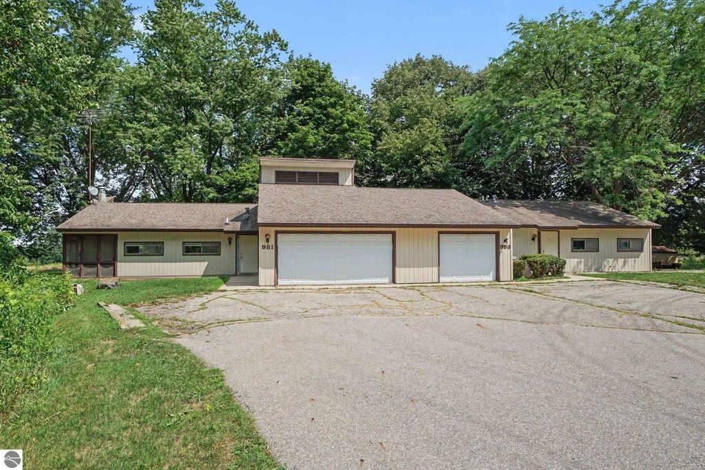 981 Meadowbrook Drive, Mt Pleasant