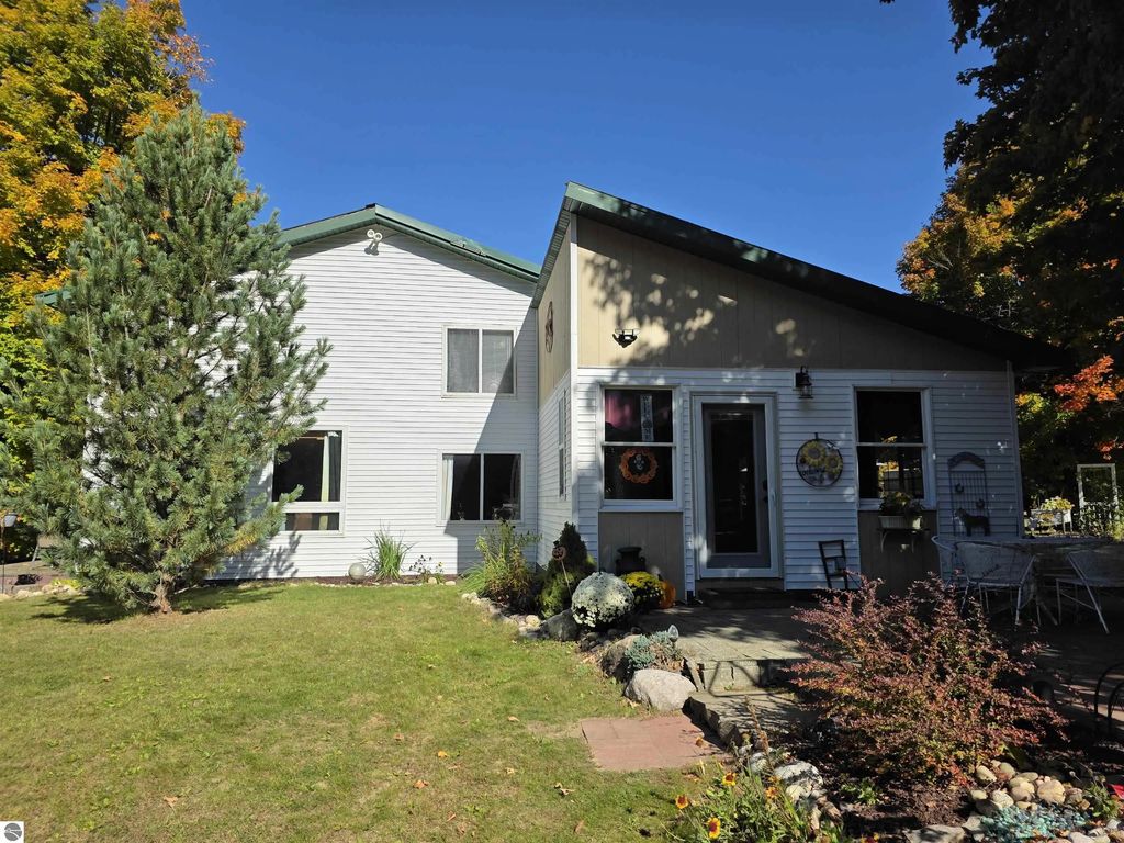 11443 Tope Lane, Mancelona