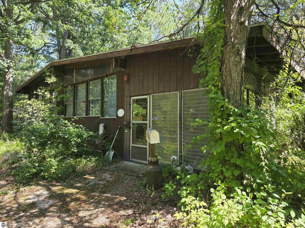 6202 Humphrey Drive, Hale