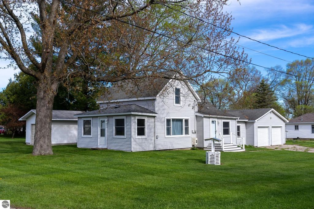 322 E Osceola Avenue, Reed City