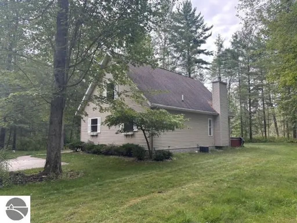 1372 Derosia Trail, East Tawas