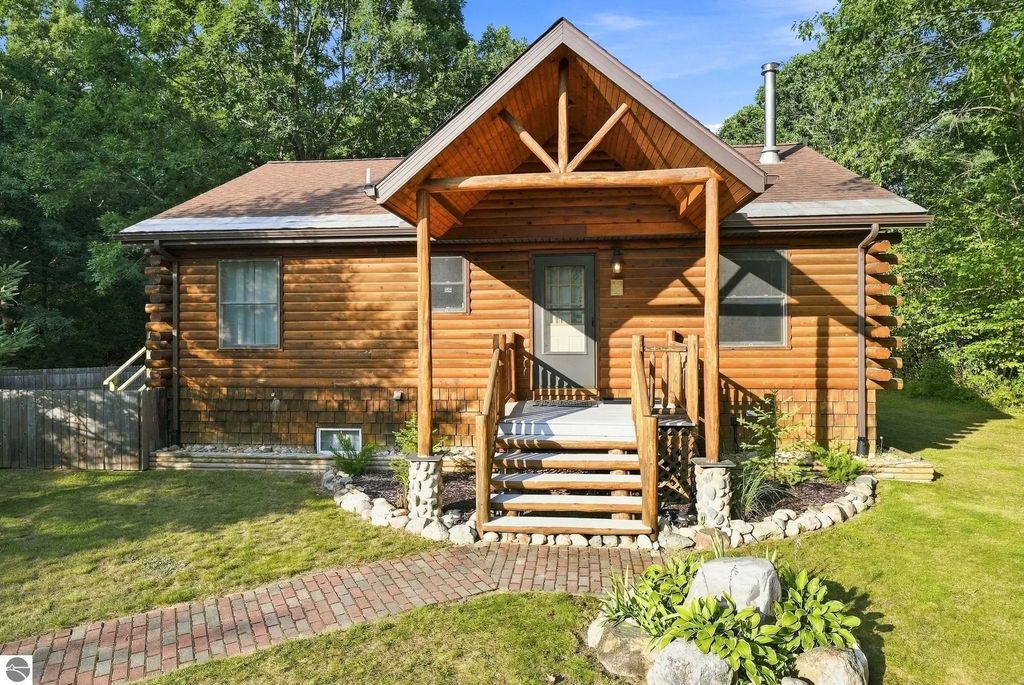 2085 E Mannsiding Road, Harrison