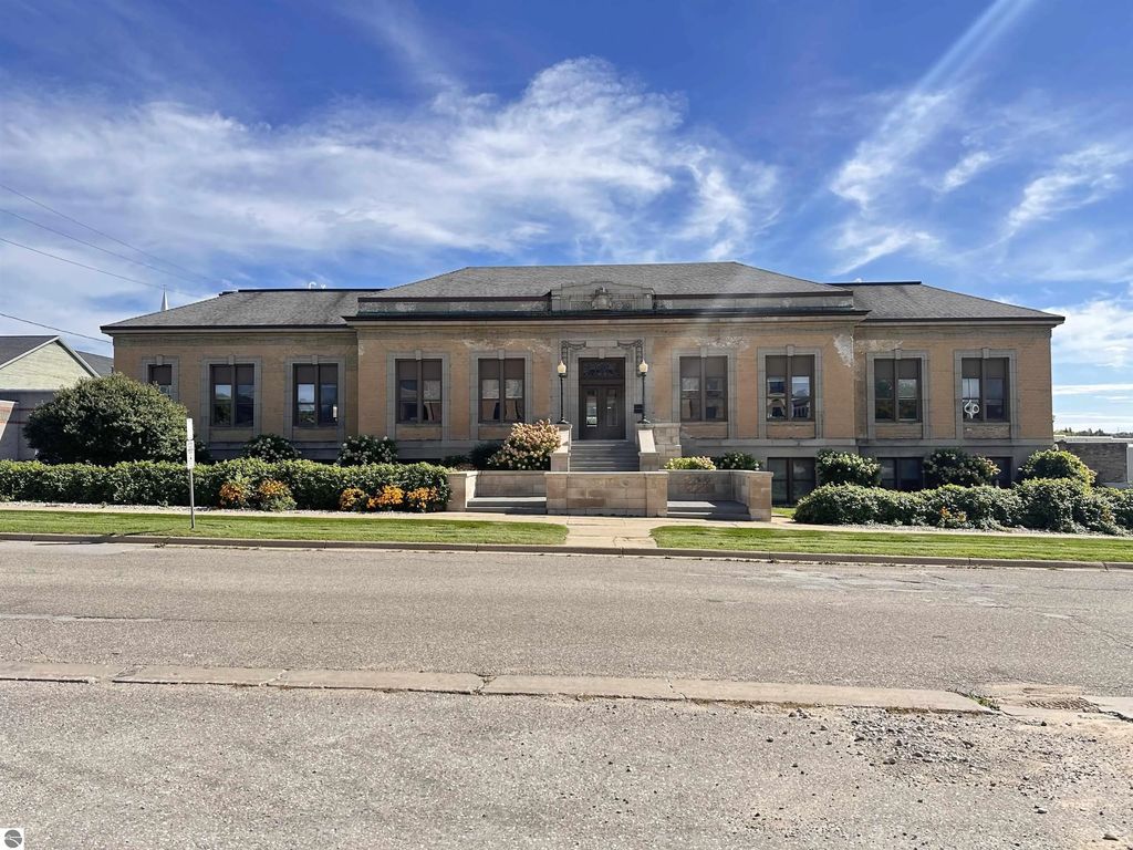 100 E Chapin Street, Cadillac
