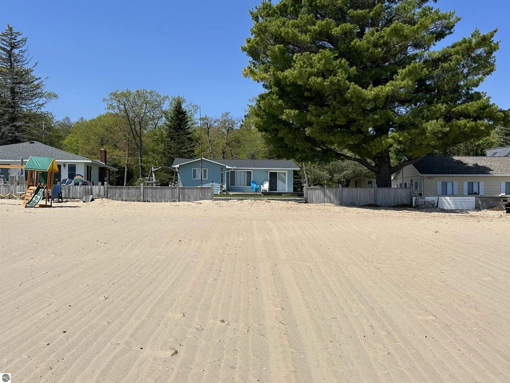 7724 N Us-23, Oscoda