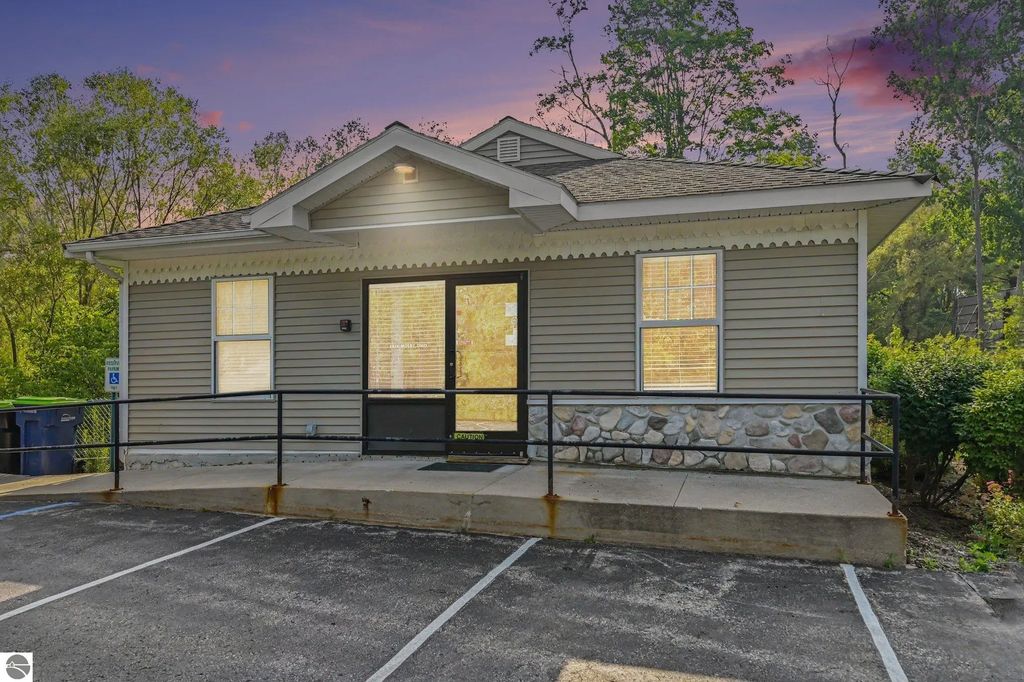 10748 E Traverse Highway, Traverse City