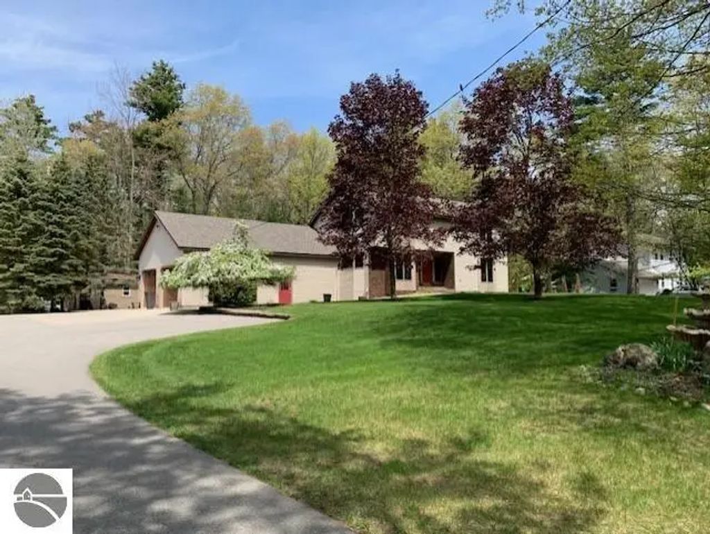 1165 E Lincoln Street, East Tawas