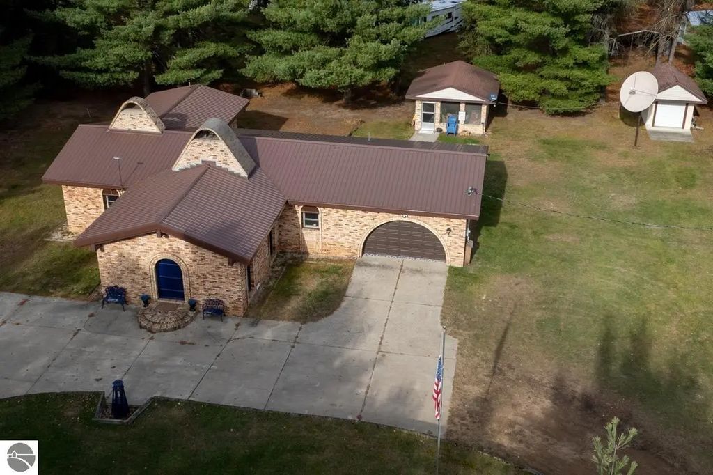 10279 N Finley Lake Avenue, Harrison