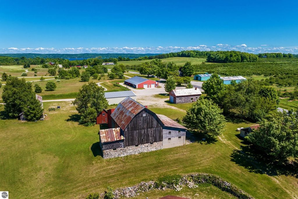 12924 Mclachlan Road, Kewadin