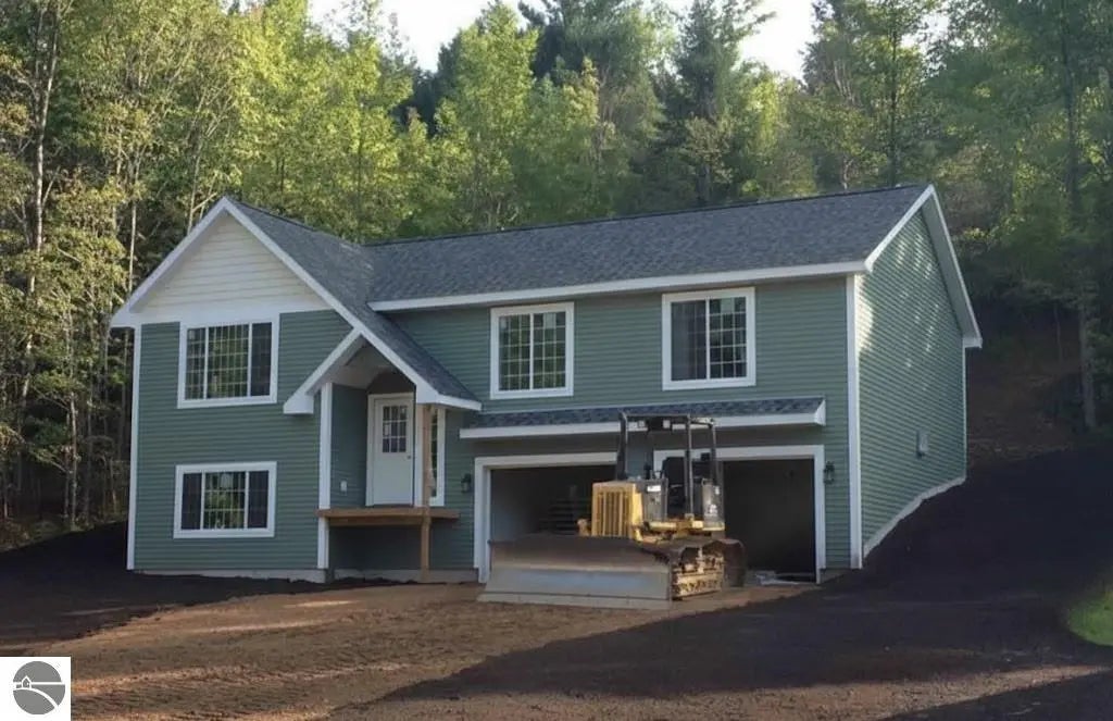 R River Road, Kingsley