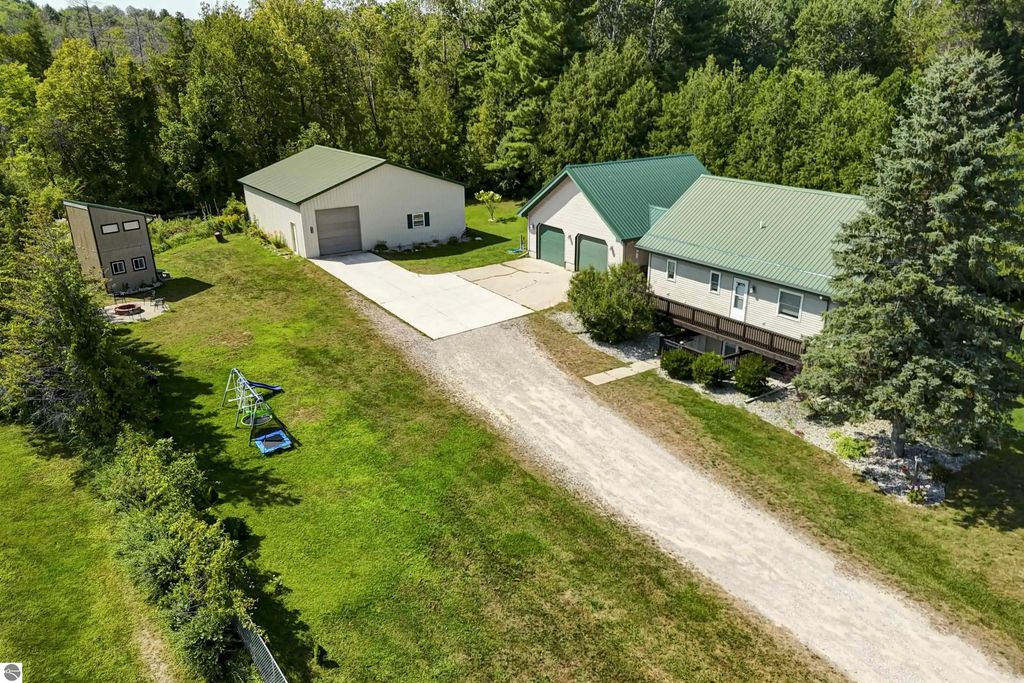8224 S Schomberg Road, Cedar
